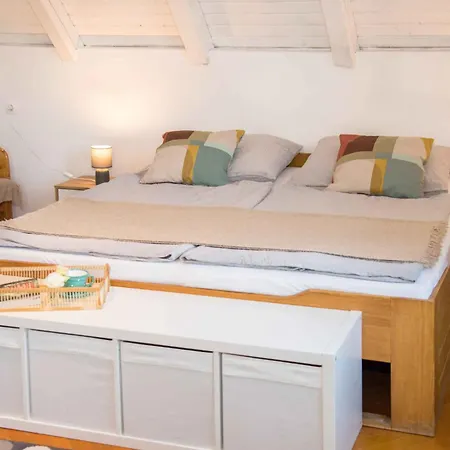 In 41942 Balatonkeresztúr